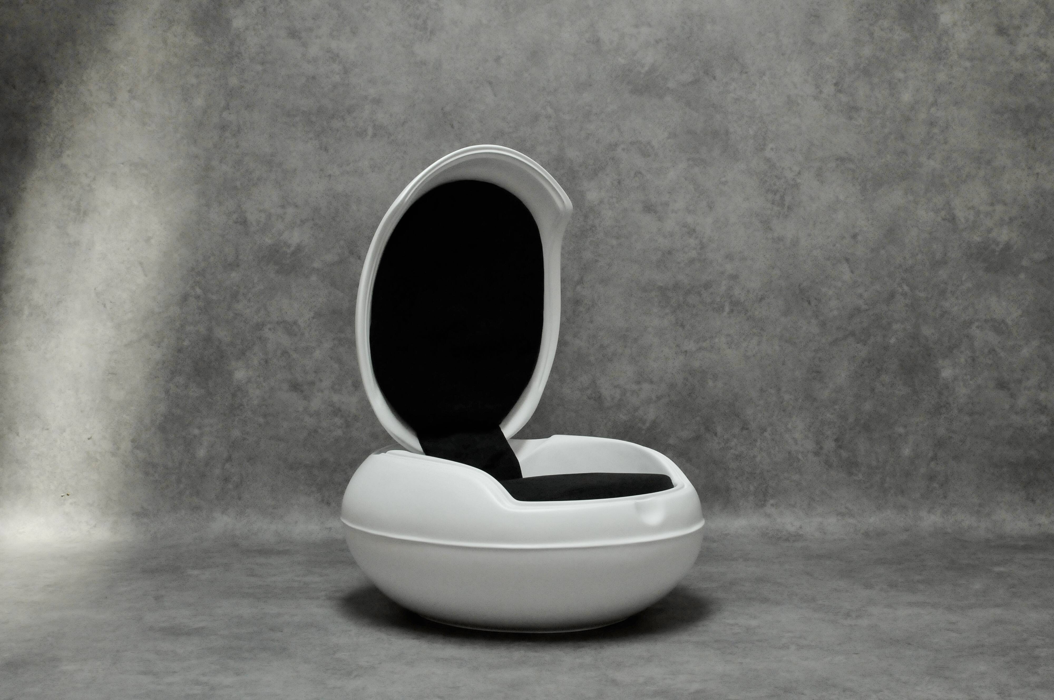 Chaise oeuf de jardin