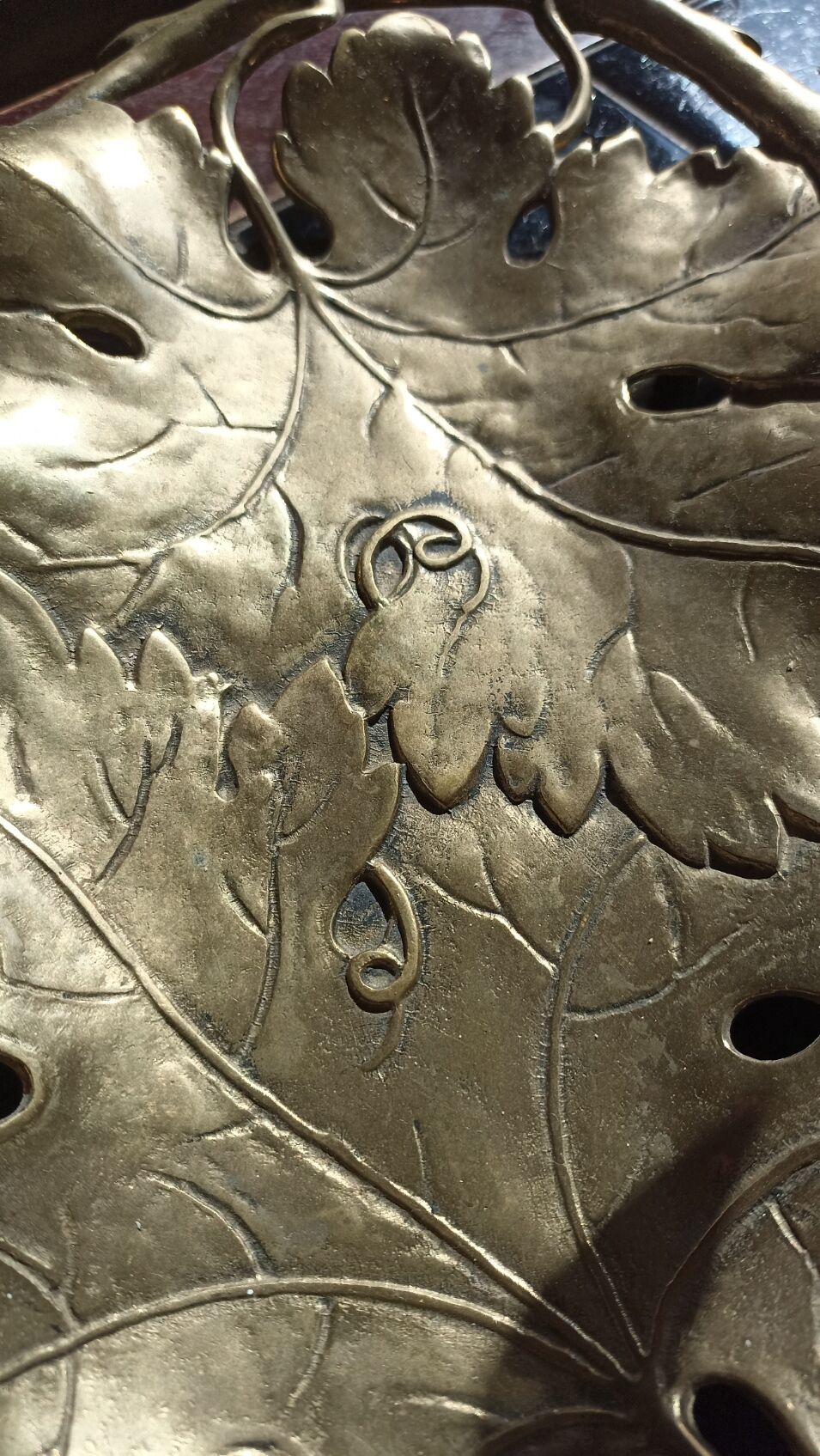 Solid brass tray - Vine leaves