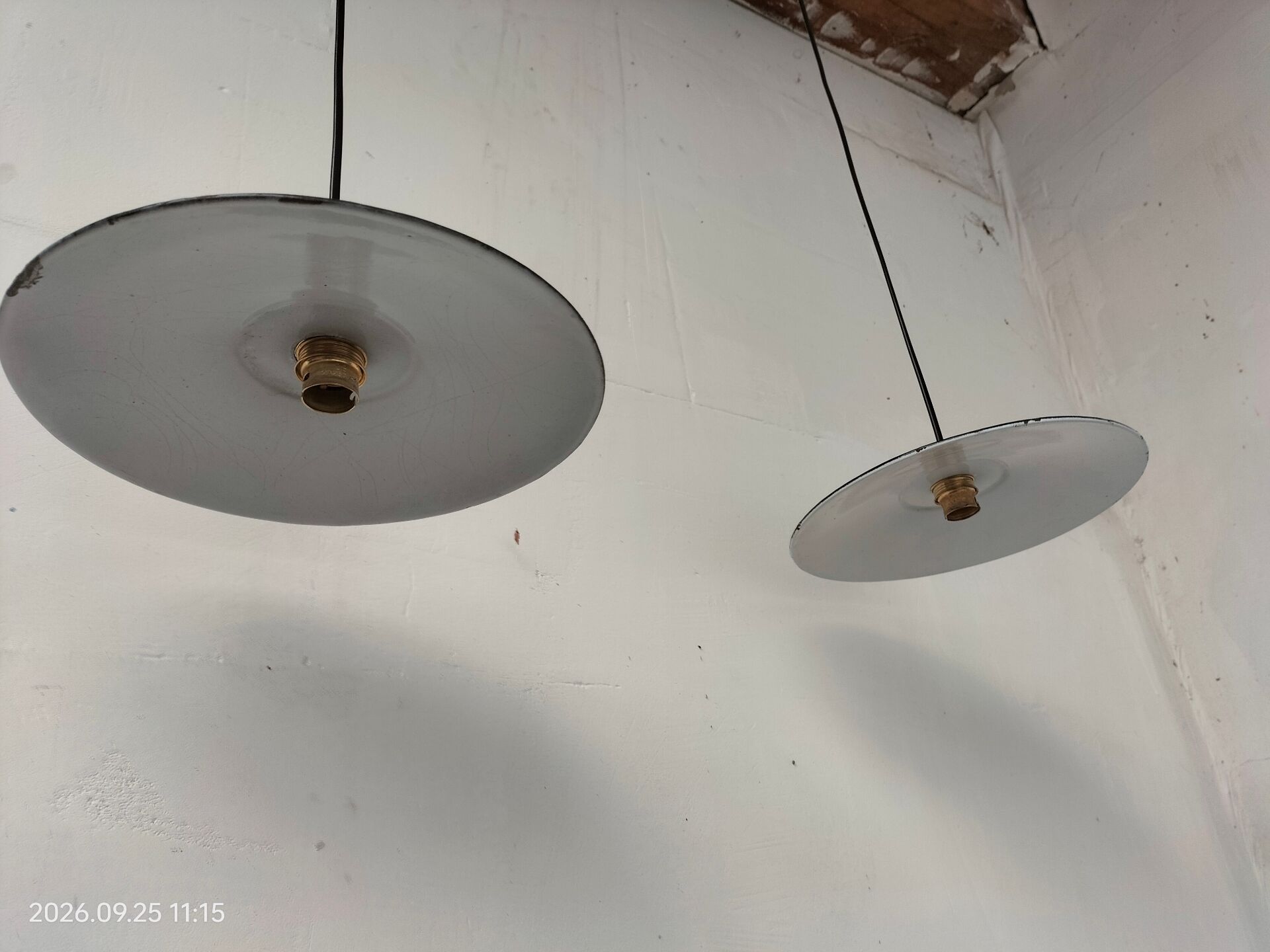 Suspensions en tôles émaillées