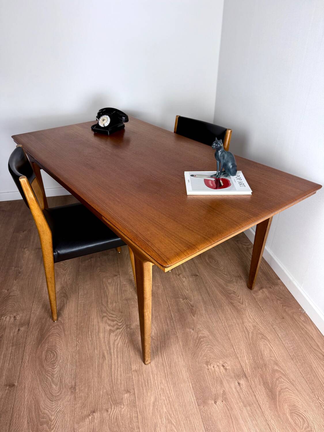 70s Scandinavian-inspired table with extensions