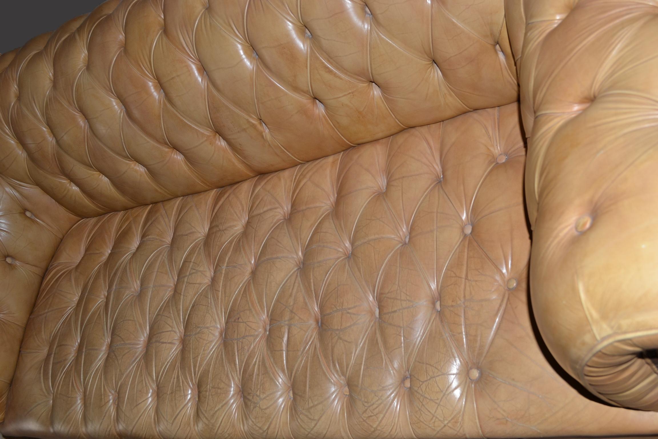 Chesterfield sofa, 3 places England 1970