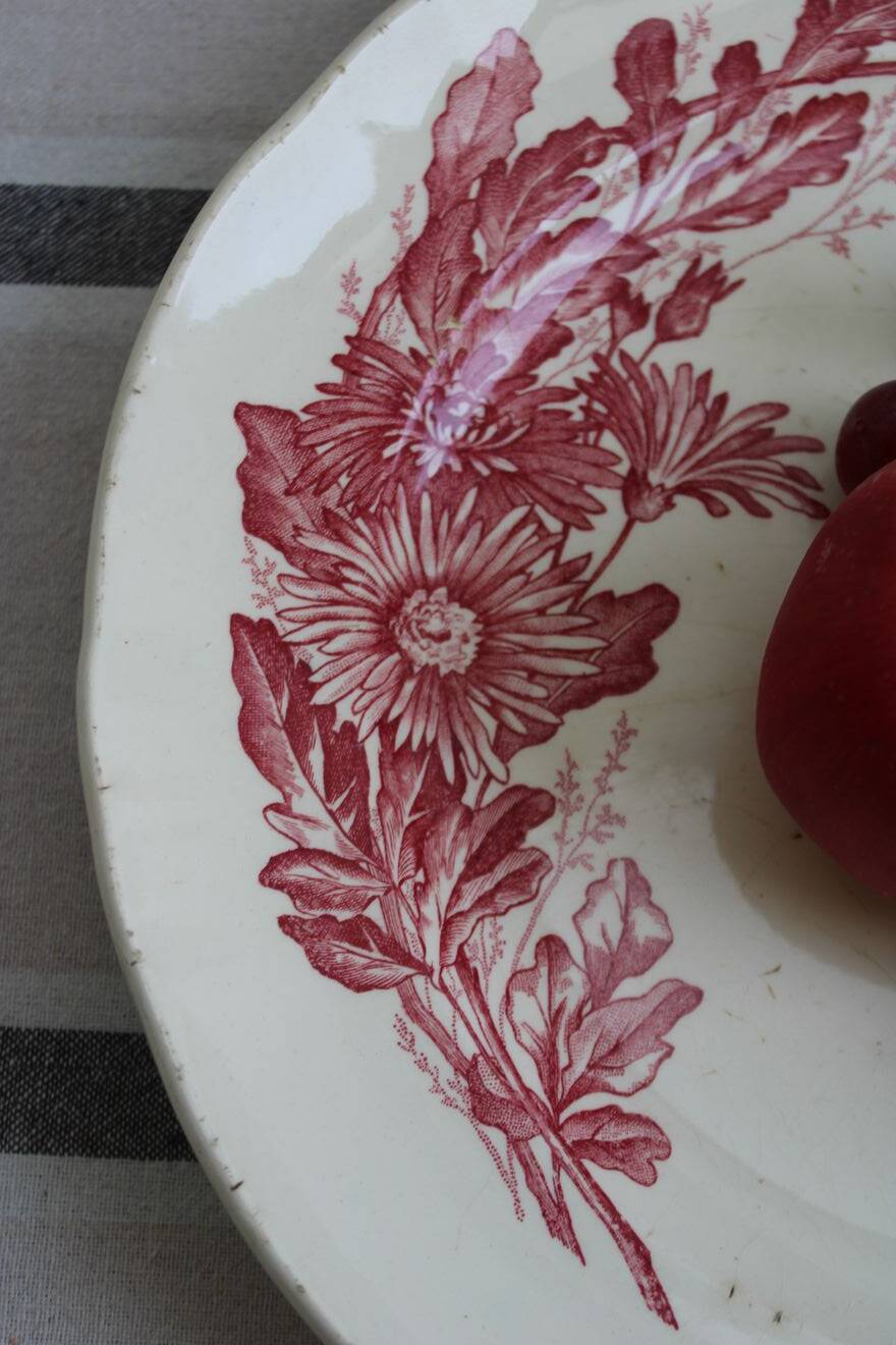 Ceramic serving dish made of ironstone