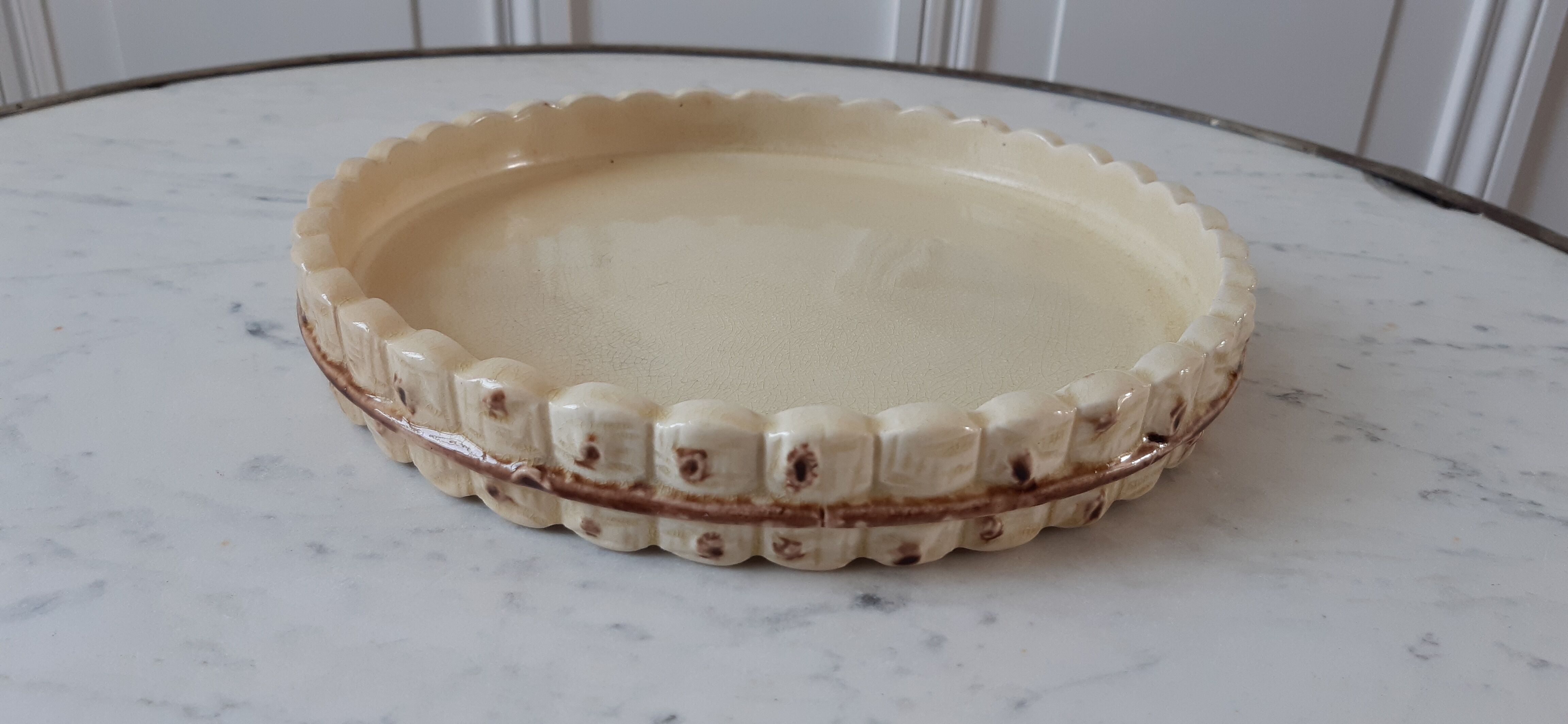 Slurry dish early nineteenth century