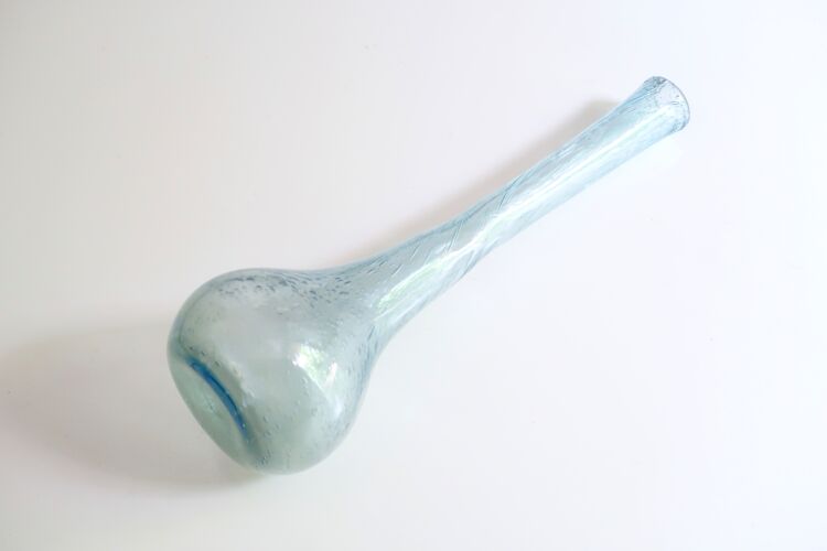 Vase bleu en verre bullé de Biot années 70