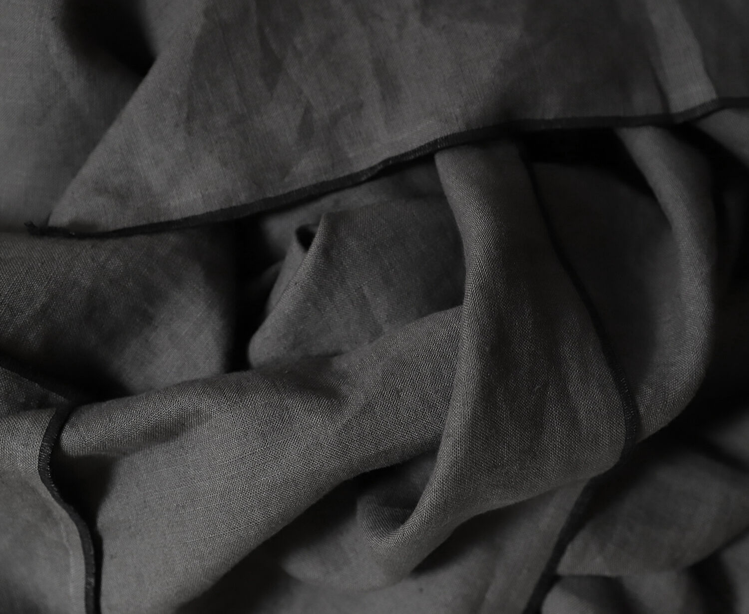 Anthracite linen tablecloth