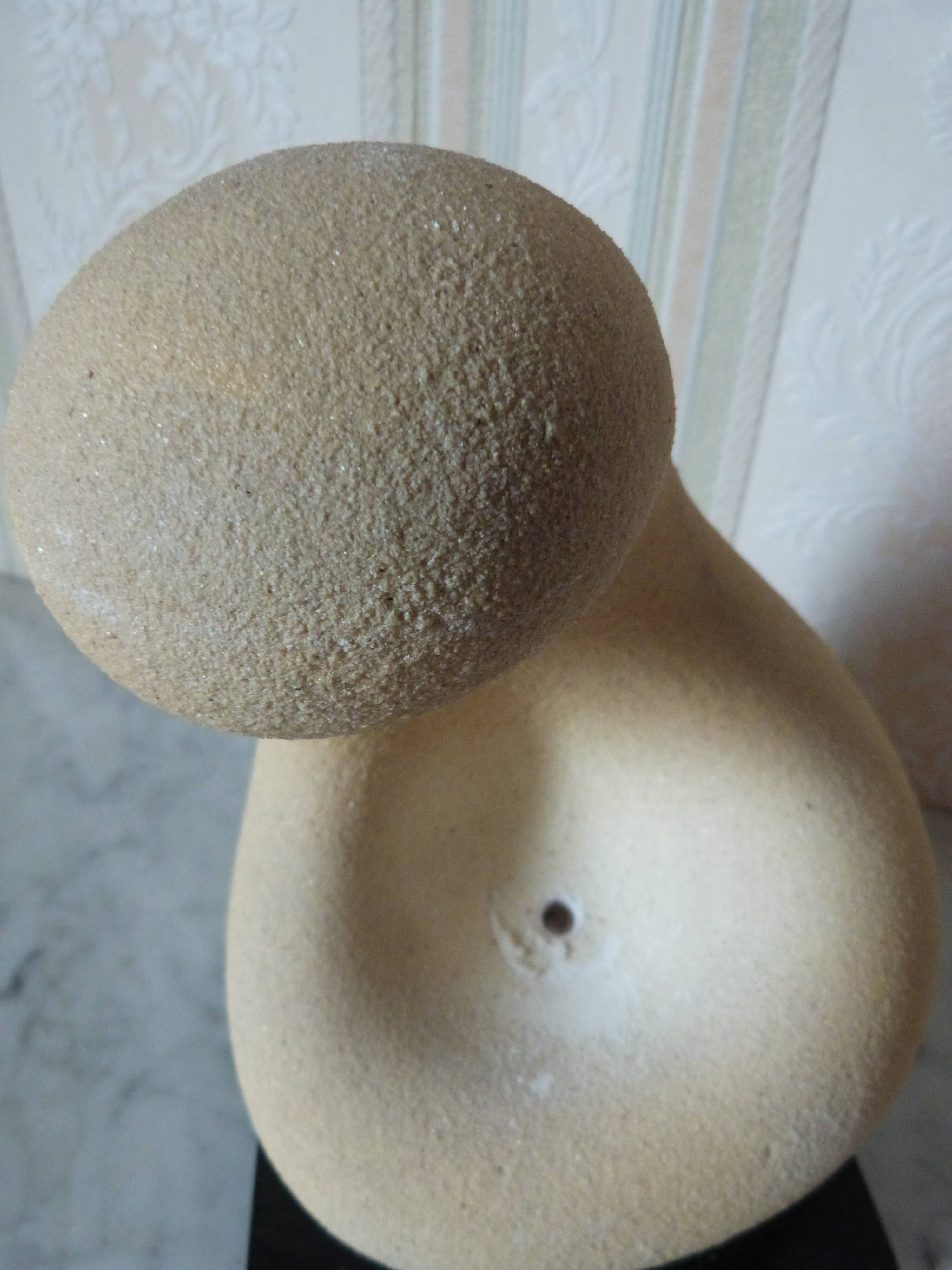 Sculpture moderne représentant la maternité