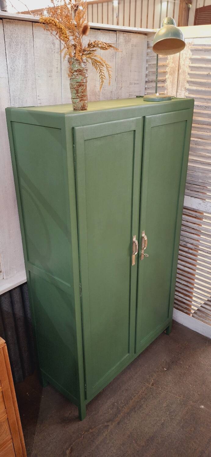 Armoire vintage
