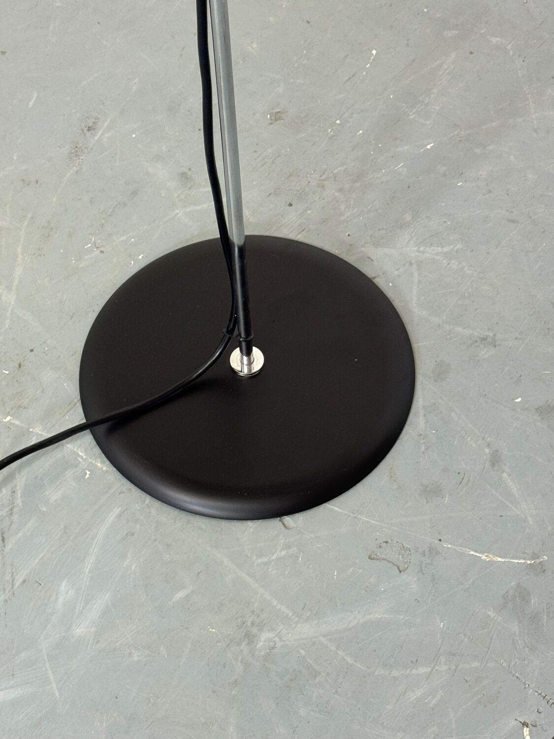 Italian Design Architonic Oluce DIM 333 floor lamp by Vico Magistretti