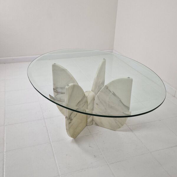 Table basse italienne ''Flower'' en marbre avec plateau ovale à facettes, années 1970