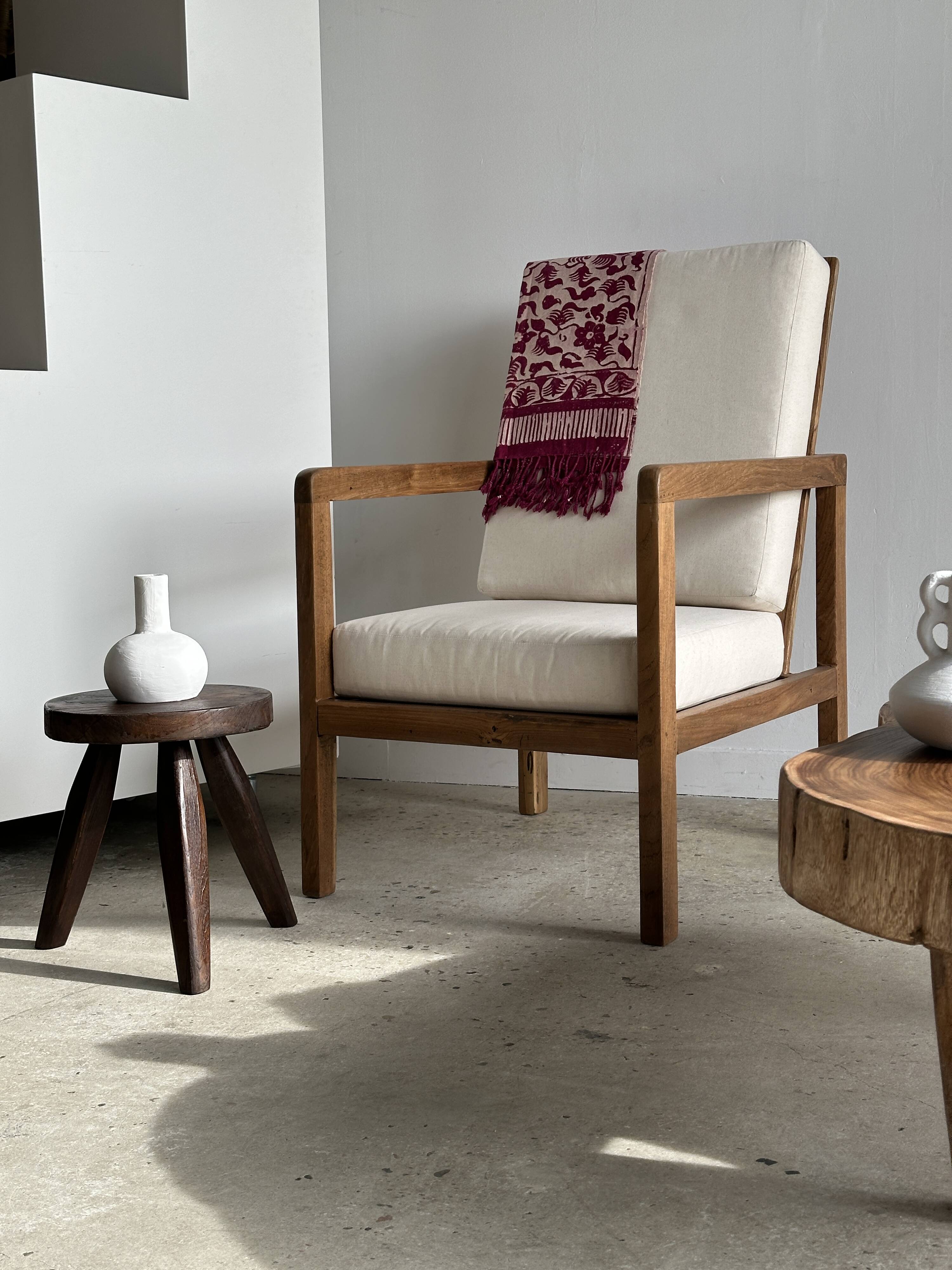 Armchair in natural wood (teak) minimalist design