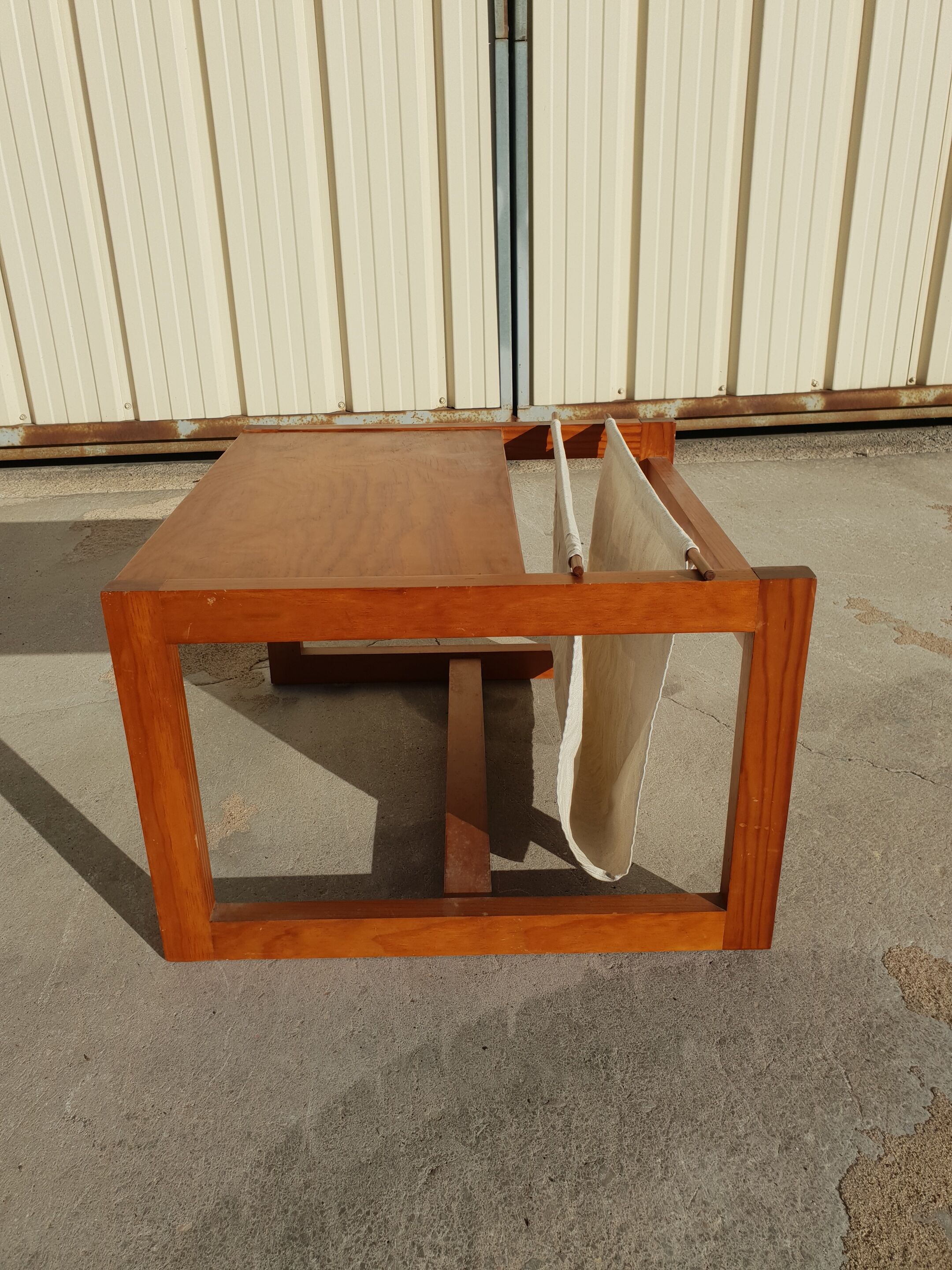 Table basse porte revues scandinave