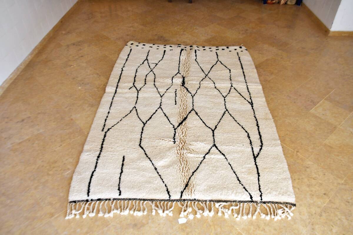Beni Mrirt white rug 240 x 168 cm new