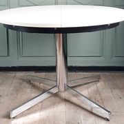 Table à manger "Pelikan" extensible. Esprit Florence Knoll. Roche Bobois 70