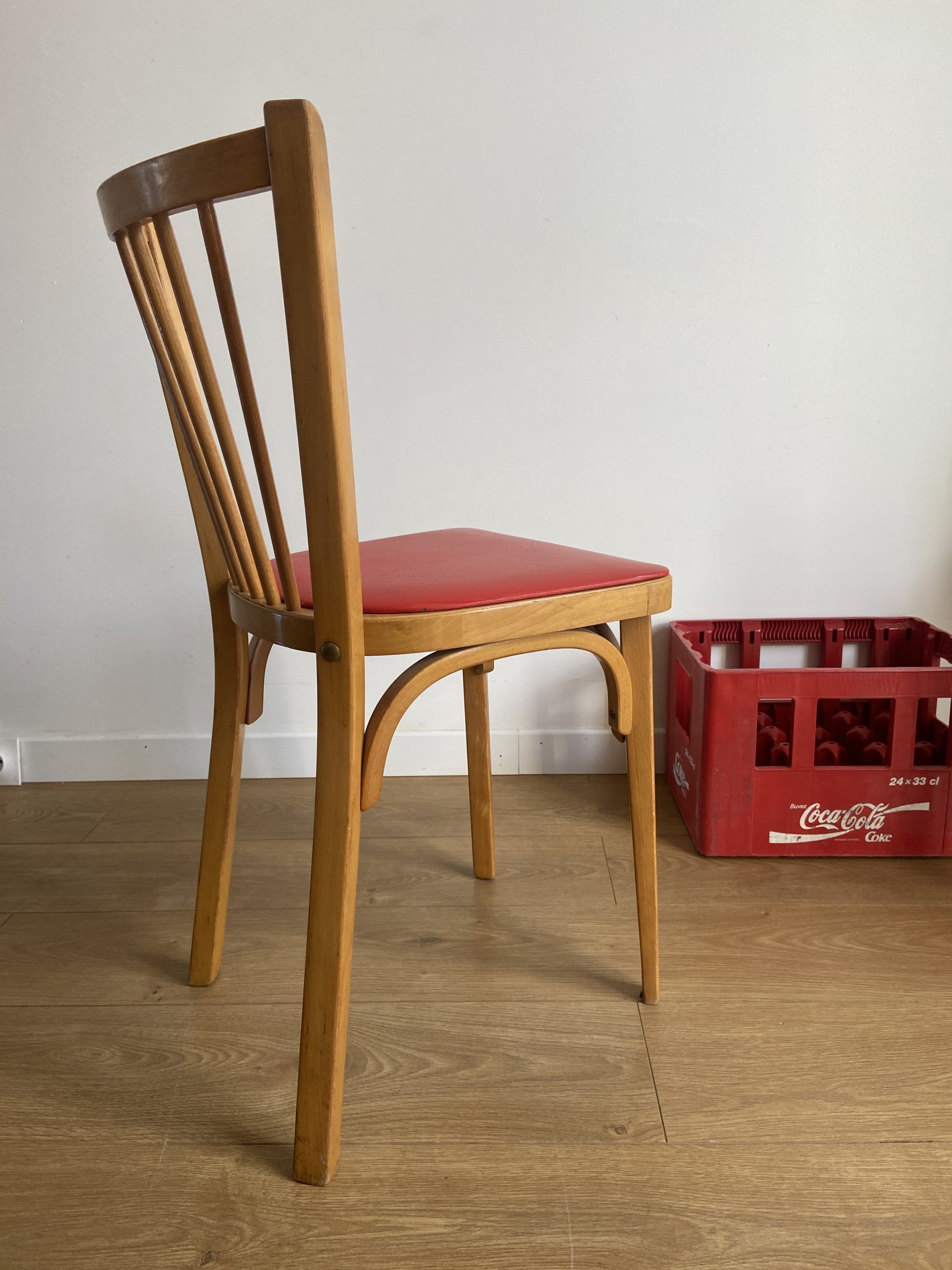 Chaise bistrot baumann bois et skaï rouge