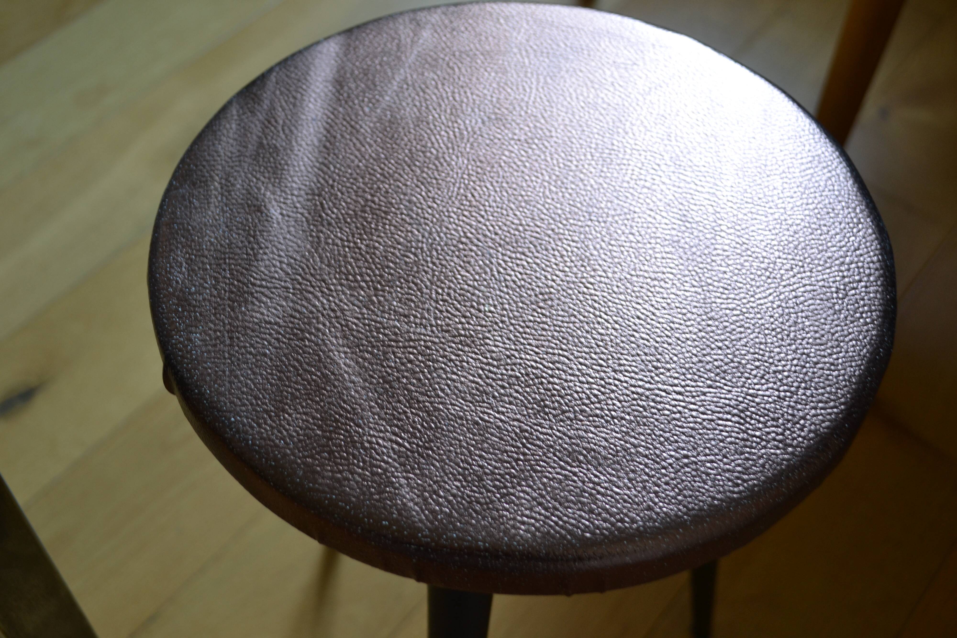 Table d'appoint, bout de canapé, petit guéridon tripode 1950