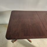 English dining room table in mahogany veneer late nineteenth with two extensions (from 1m80 to 2m80)