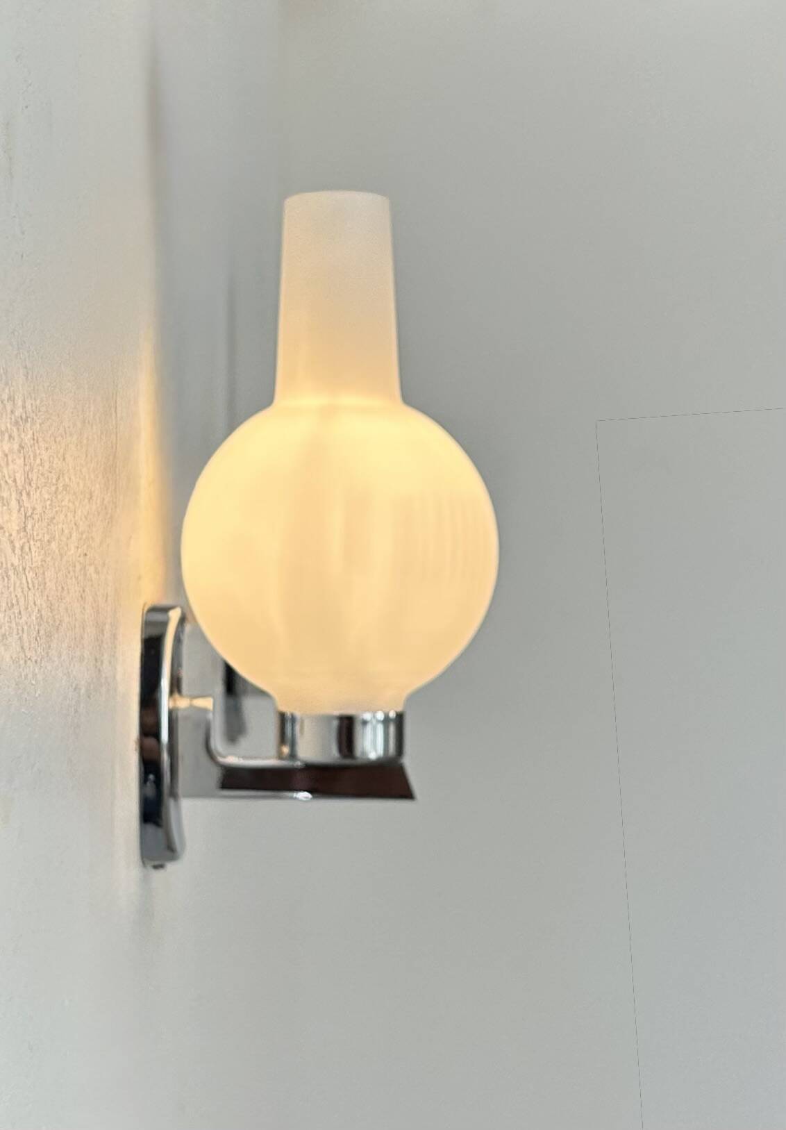 Paire d'appliques vintage en chrome et verre sablé, France, 1960