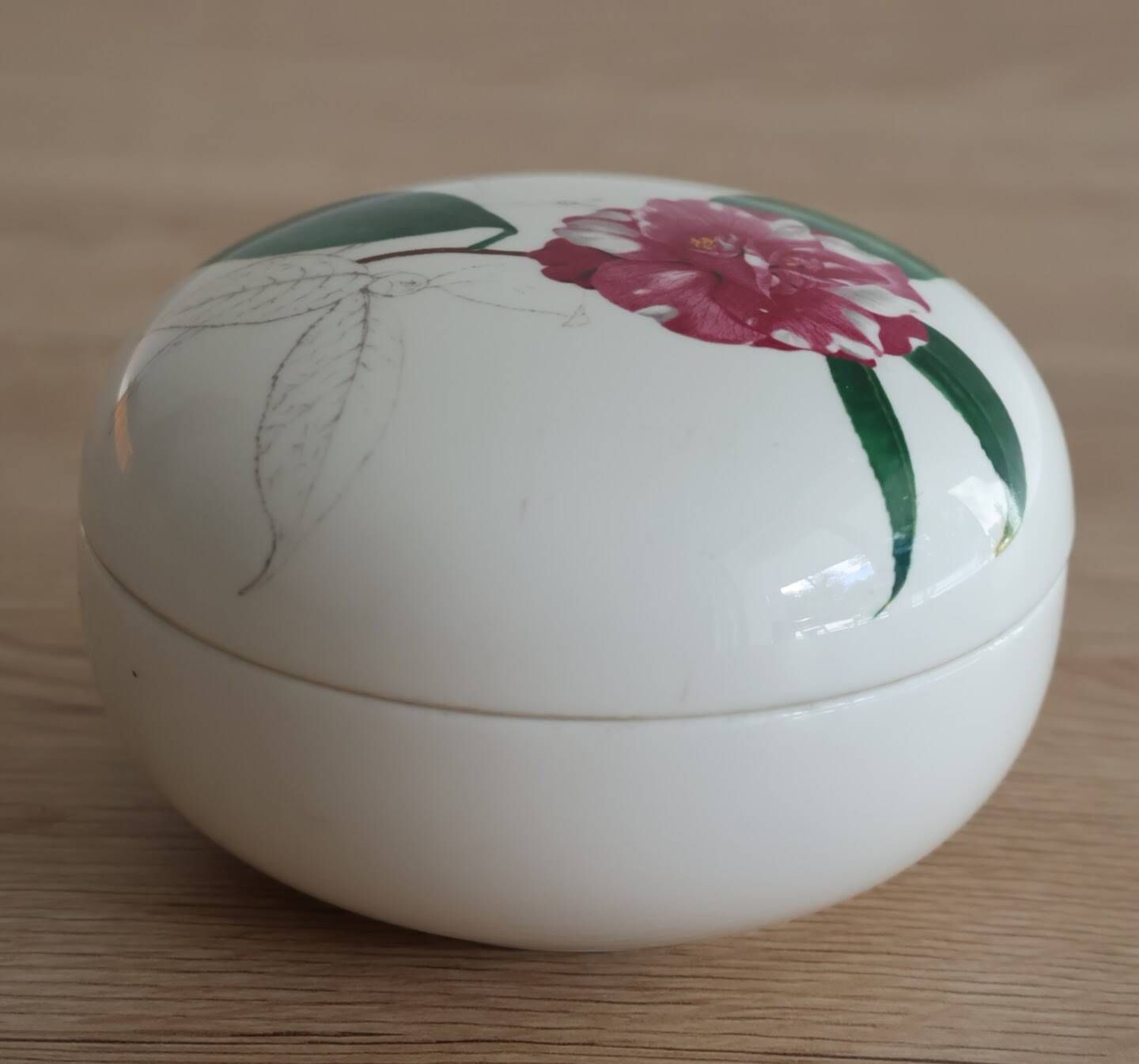 Villeroy & boch porcelain jewelry box model "camelia canduiflora"