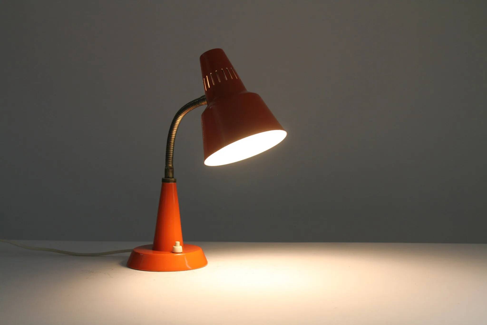 Gemi Model 600/5 Table or Desk Lamp – Swedish Modernism in Burnt Orange