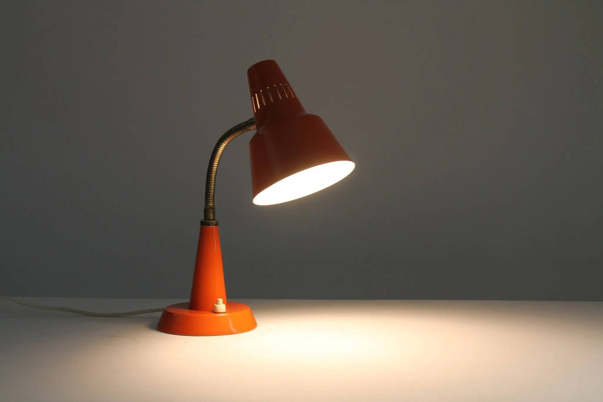 Gemi Model 600/5 Table or Desk Lamp – Swedish Modernism in Burnt Orange
