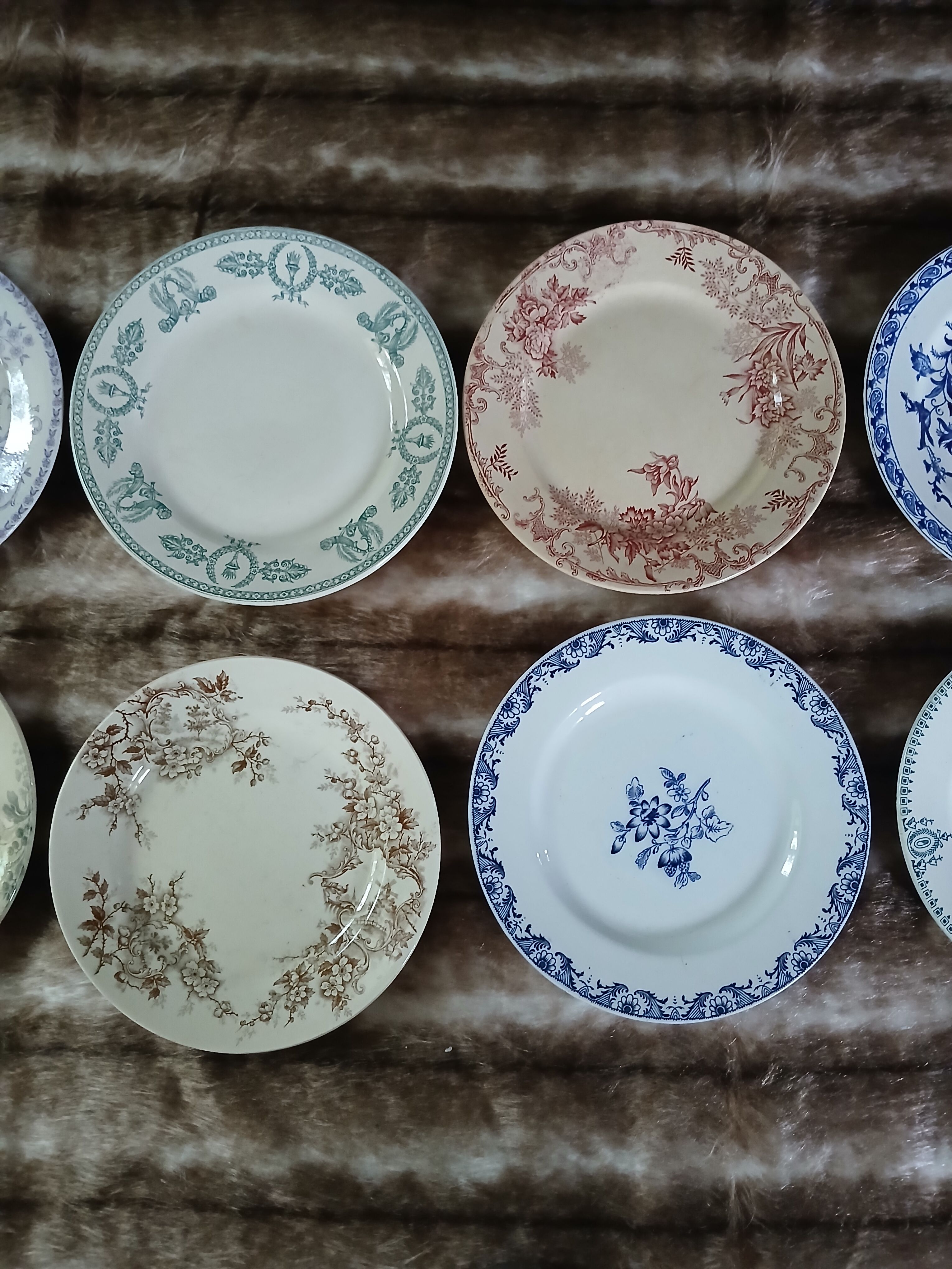10 assiettes plates anciennes en Terre de fer
