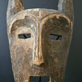 Masque LEGA Ancien surmonté de Cornes. Socoiété Bwami. Soclé |  H : 44*18 cm |  R. D. Congo