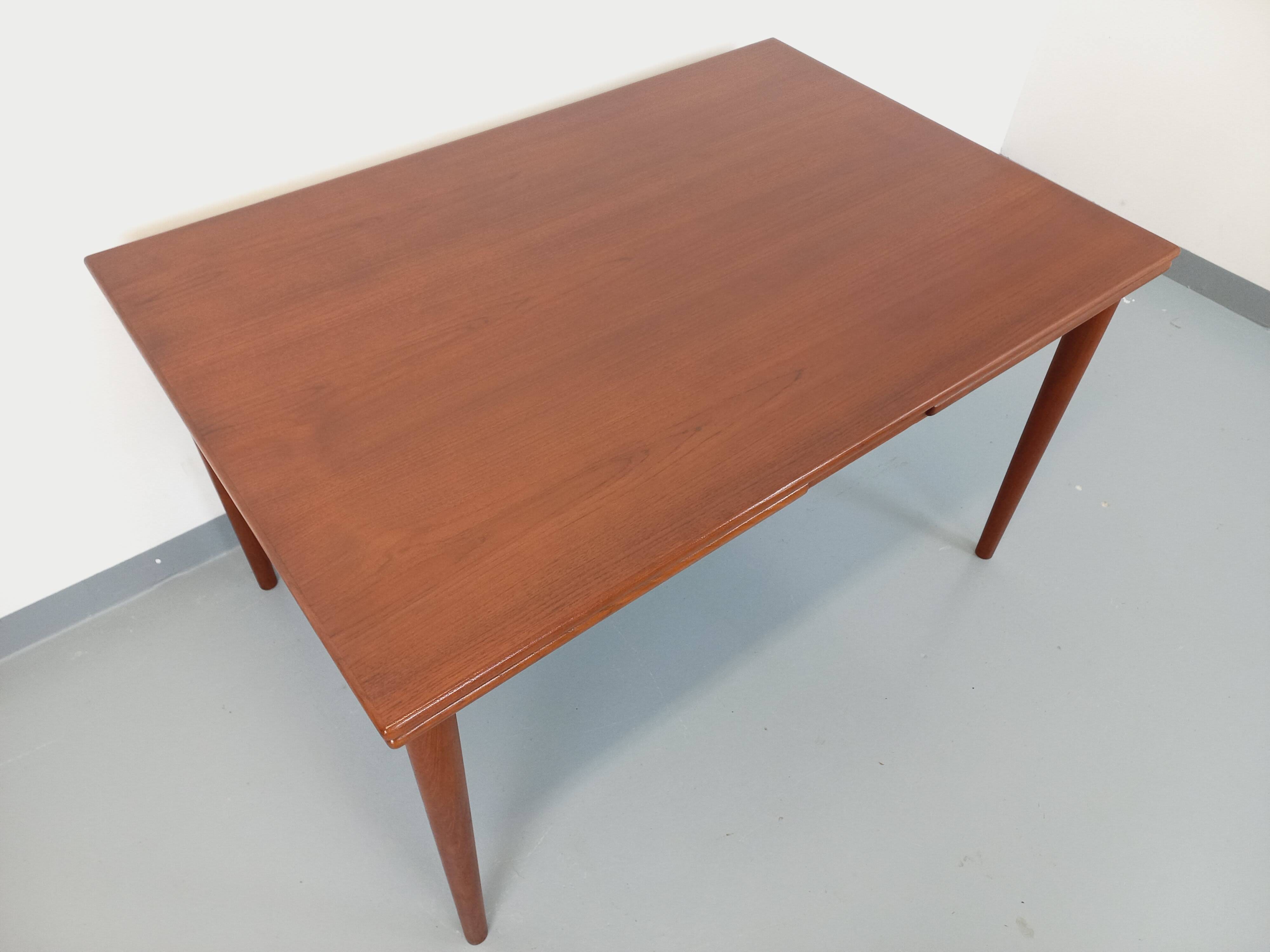 Table à manger en teck avec rallonges de style scandinave, années 50 60