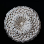 Coussin rond tissu satiné plissé diametre 39 cm