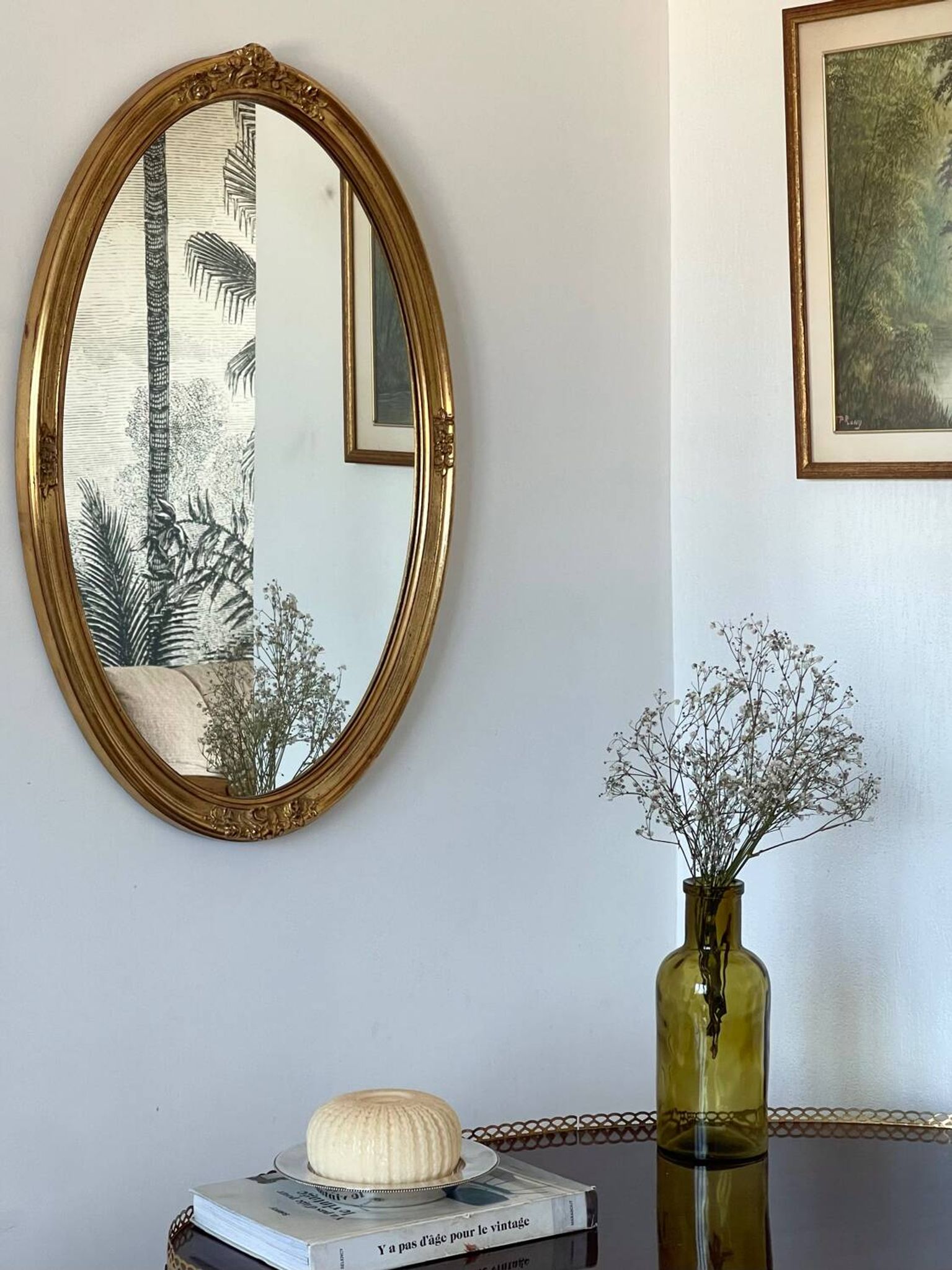 Oval mirror in carved wood