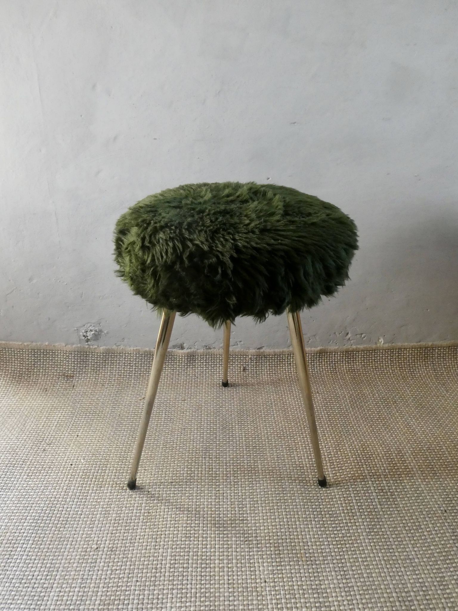 Chaise et tabouret tripode "moumoute" marque Pelfran, vers 1970