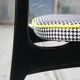 Chaise vintage "pied de poule"