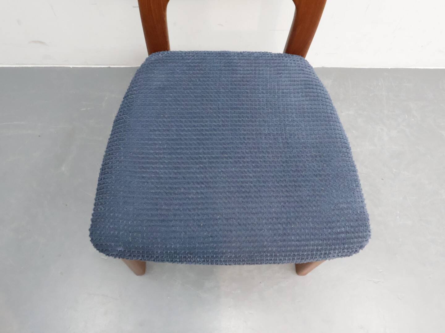 Vintage eetkamerstoelen Holstebro Denmark Teakhout nieuwe stoffering blauw