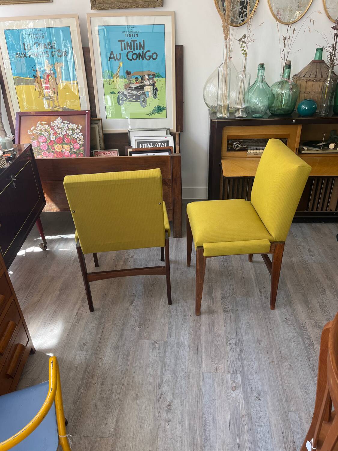 Reclining chairs in armchairs