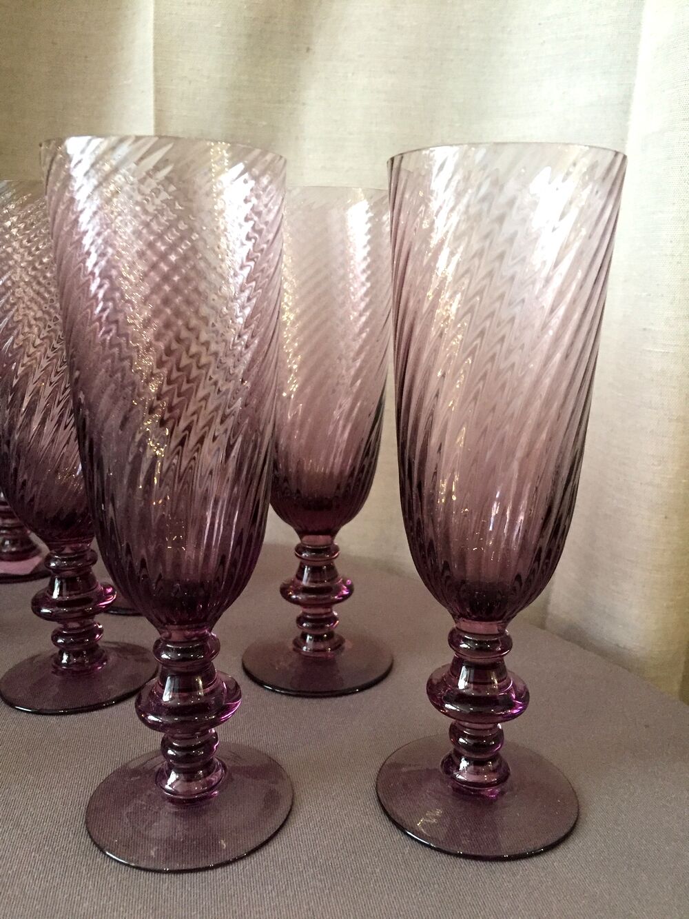 Suite de 12 flûtes a champagne violet en cristal d'hartzwiller