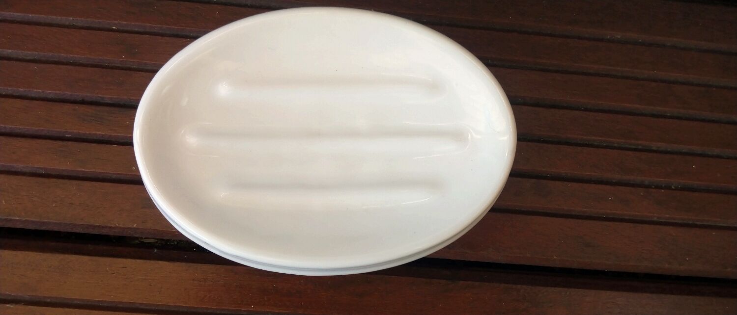 Porcelain soap holder and wooden wall mount