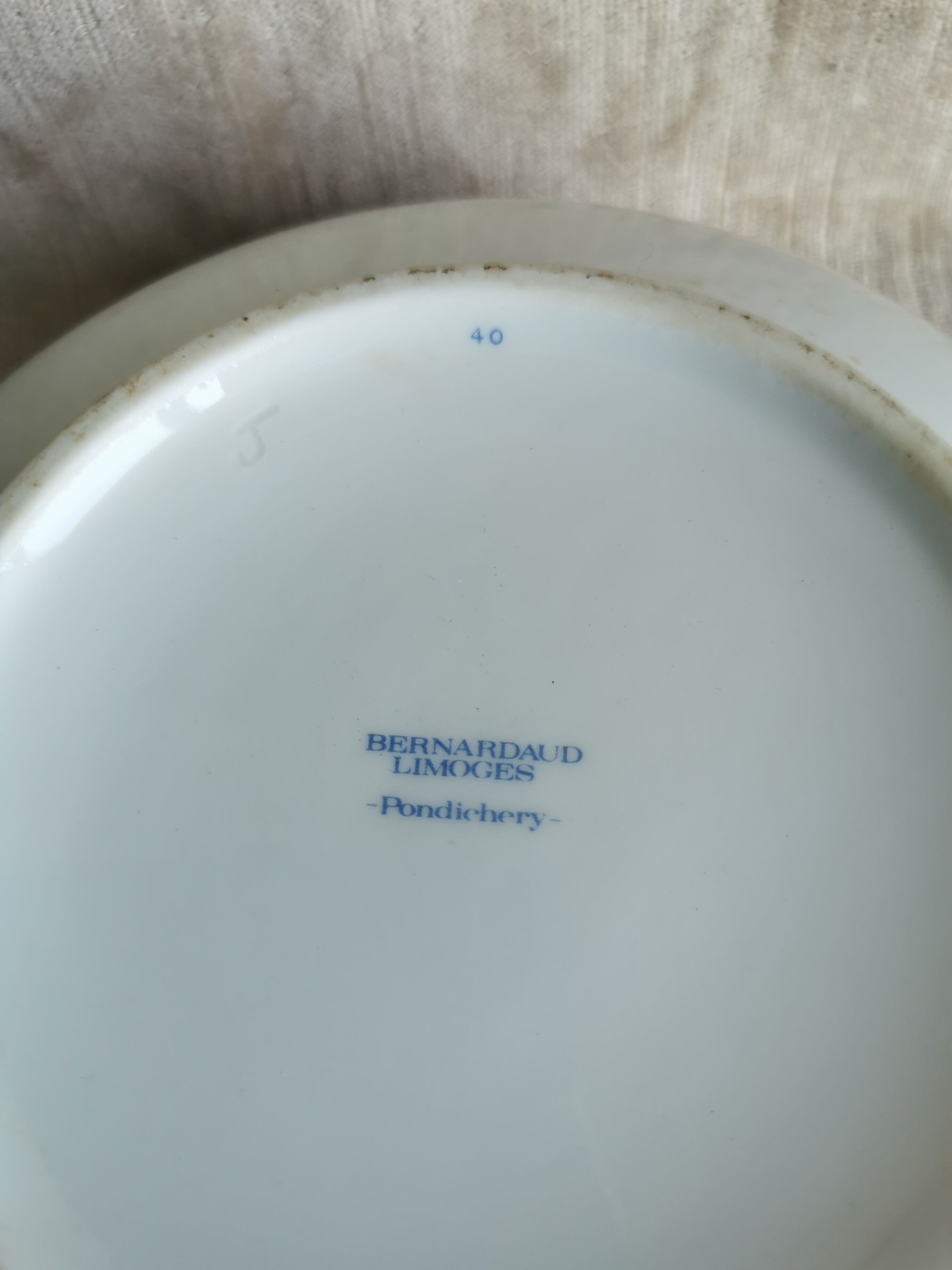 Round salad bowl in Limoges porcelain Bernardaud model Pondicherry