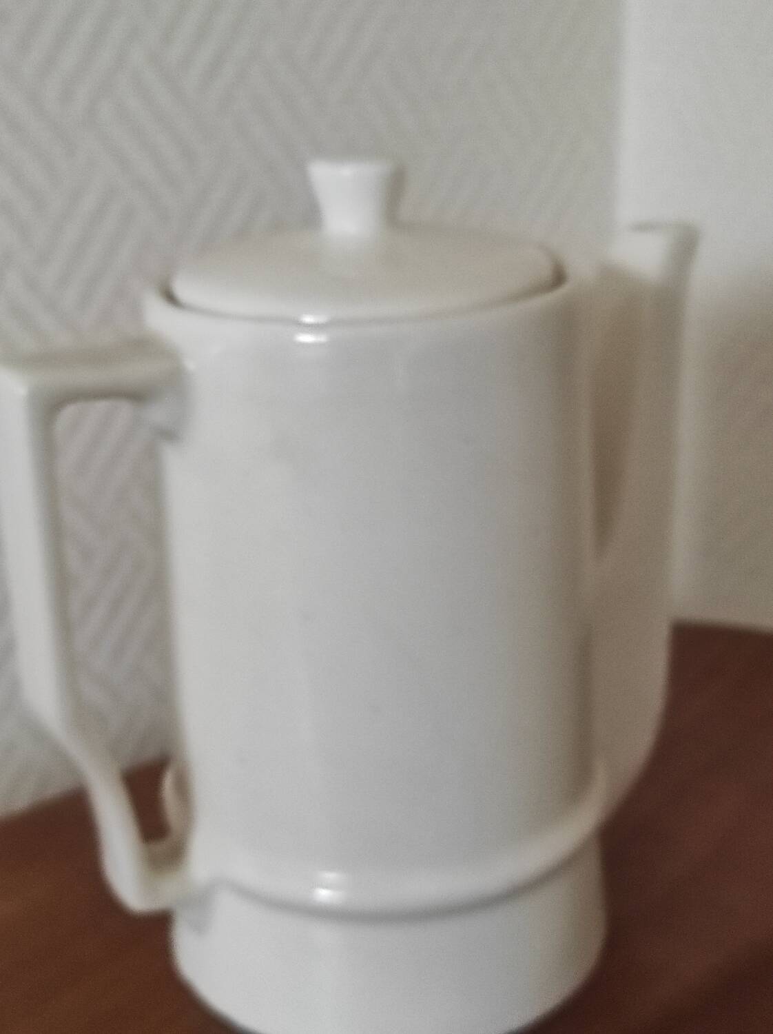 Small coffee maker with floral decoration
