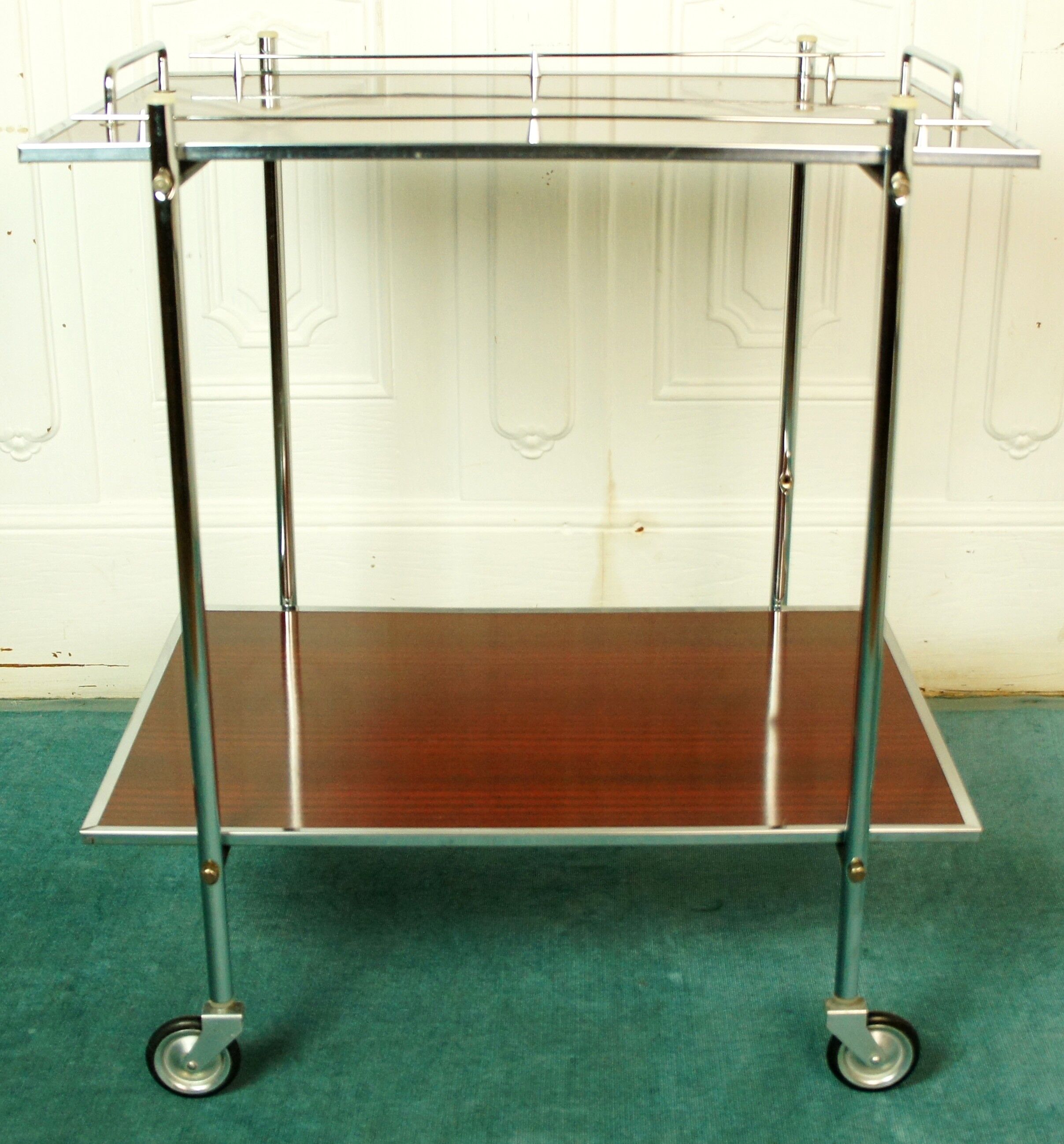 Dessert in formica - chrome