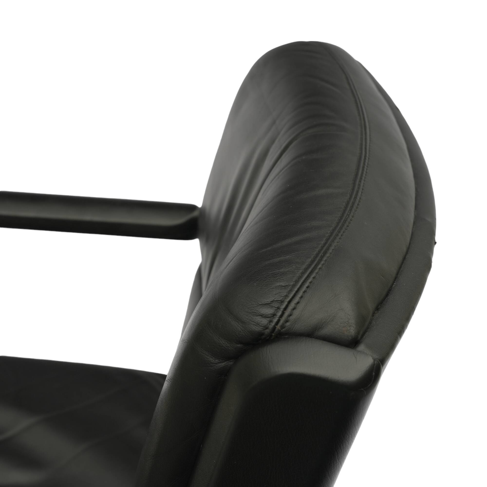 A pair of Bauhaus armchairs, chromed steel tubes, leather, Germany, 1970