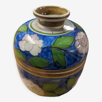 Blue flowery Chinese pot