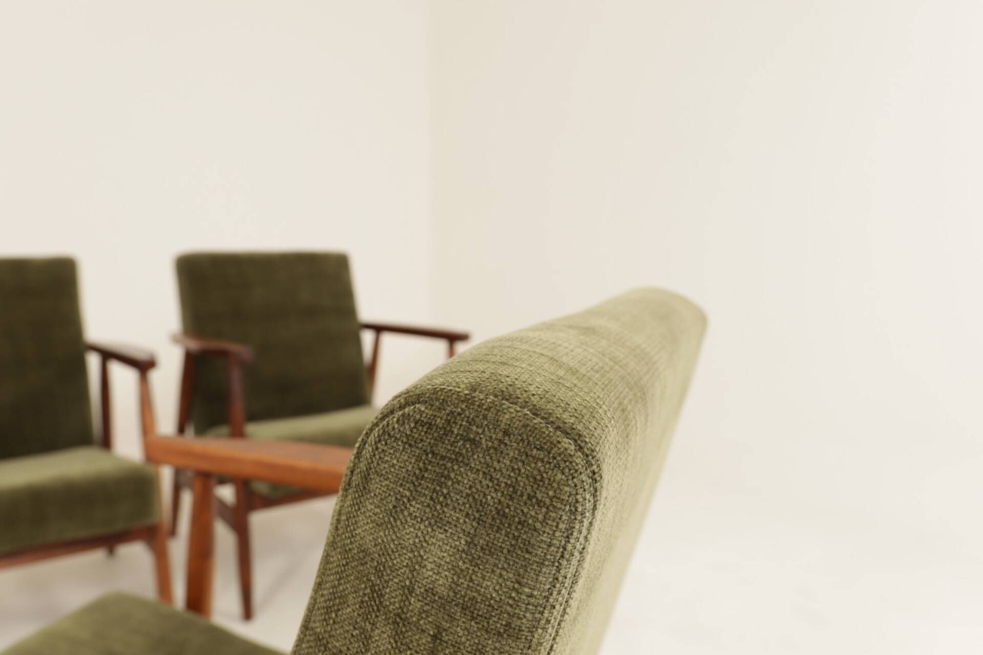 Ensemble de 4 Fauteuils Mid-Century Modern – Velours olive vert 