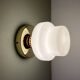 Applique globe vintage en opaline blanche