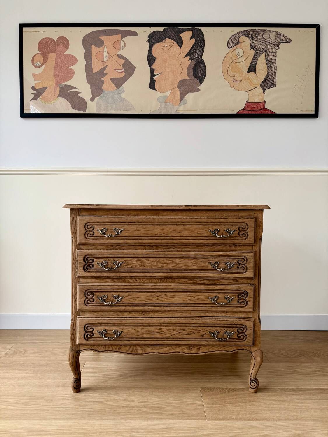 Beautiful renovated wooden chest of drawers - 4 drawers