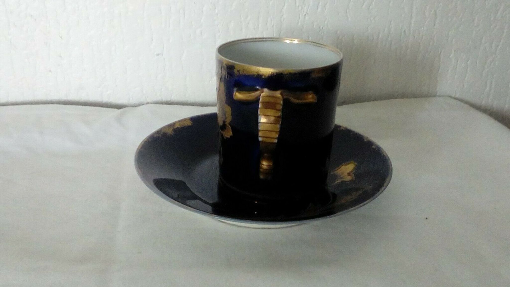 Haviland porcelain cup in blue from Sèvres, gilded with fine gold c.f.h g.d.m.