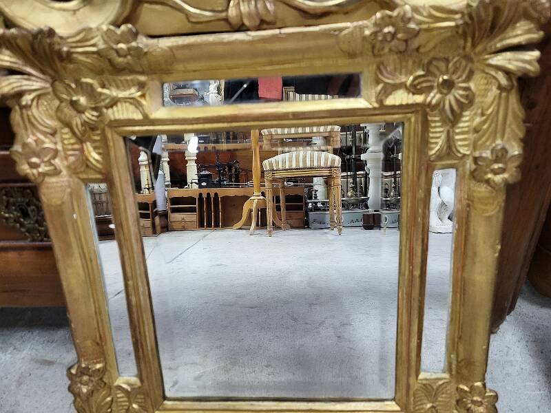 GILT WOODEN GLASS MIRROR FROM THE LATE 18TH CENTURY