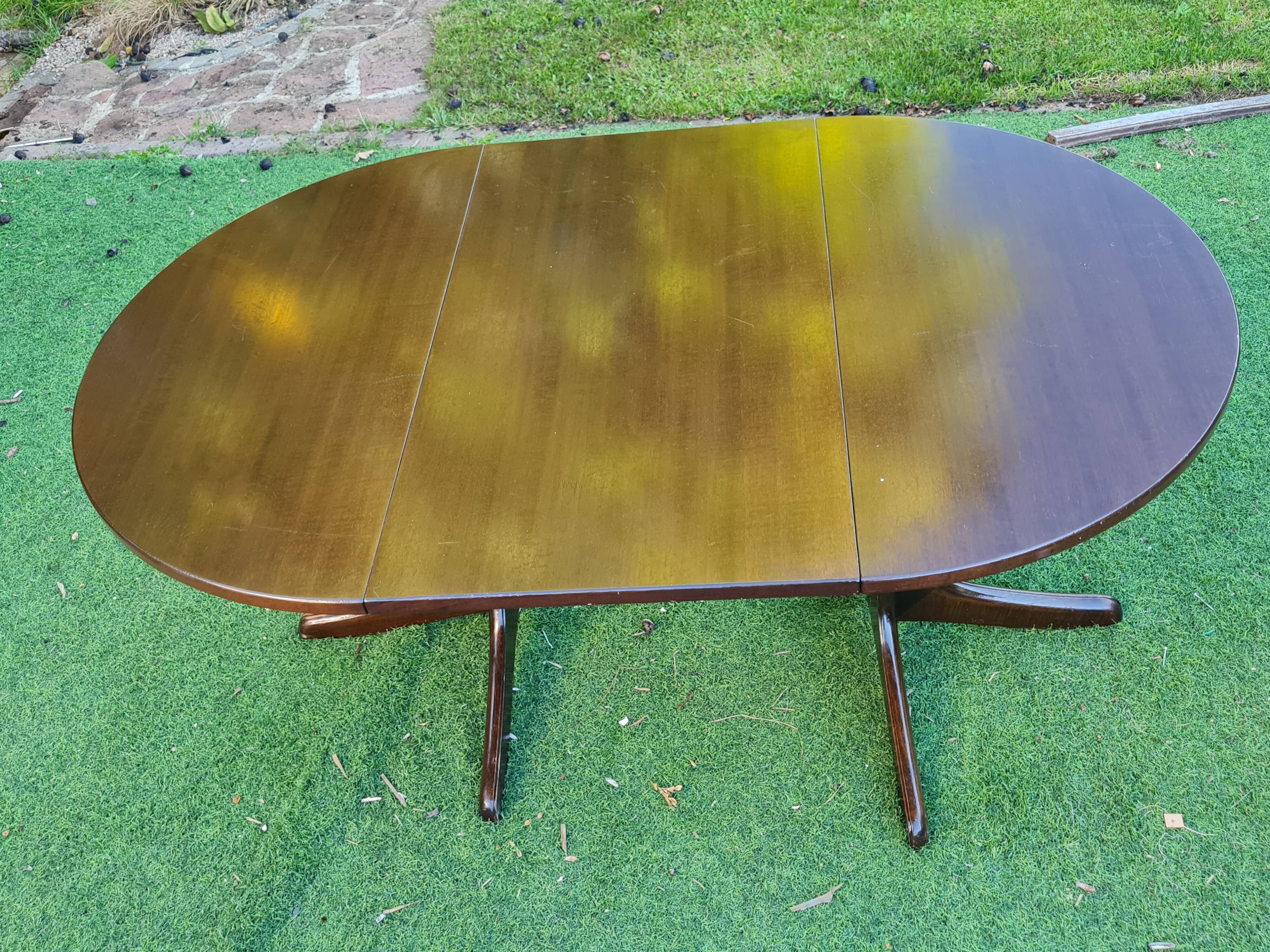 Extendable dining table Thonet