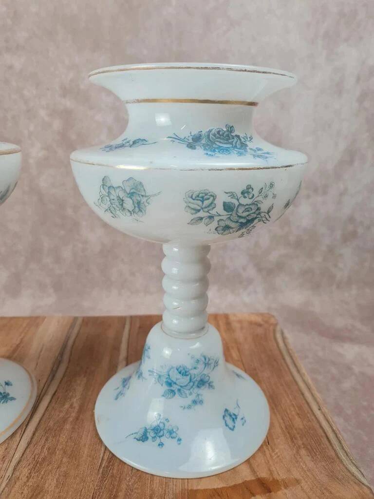Beautiful pair of pedestal vases in white opaline – old blue decoration.
