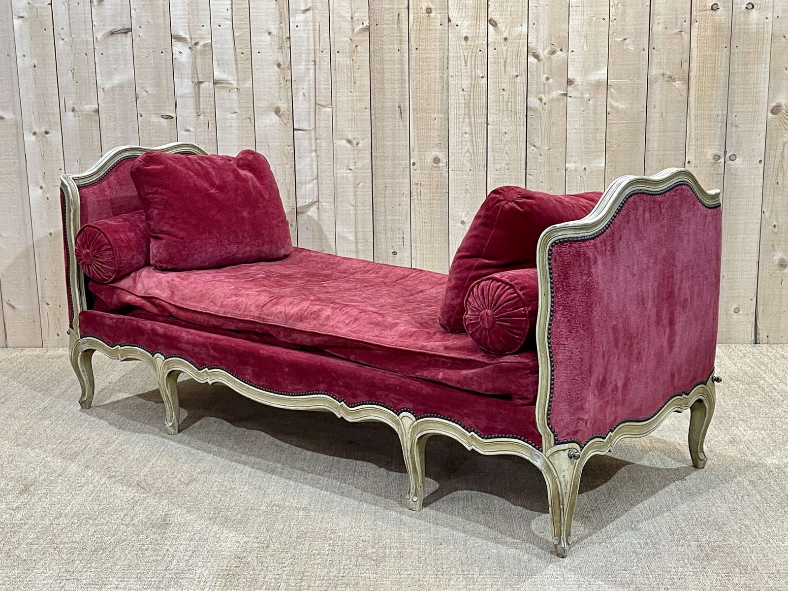 Louis XV style daybed in painted wood and covered with a red velvet