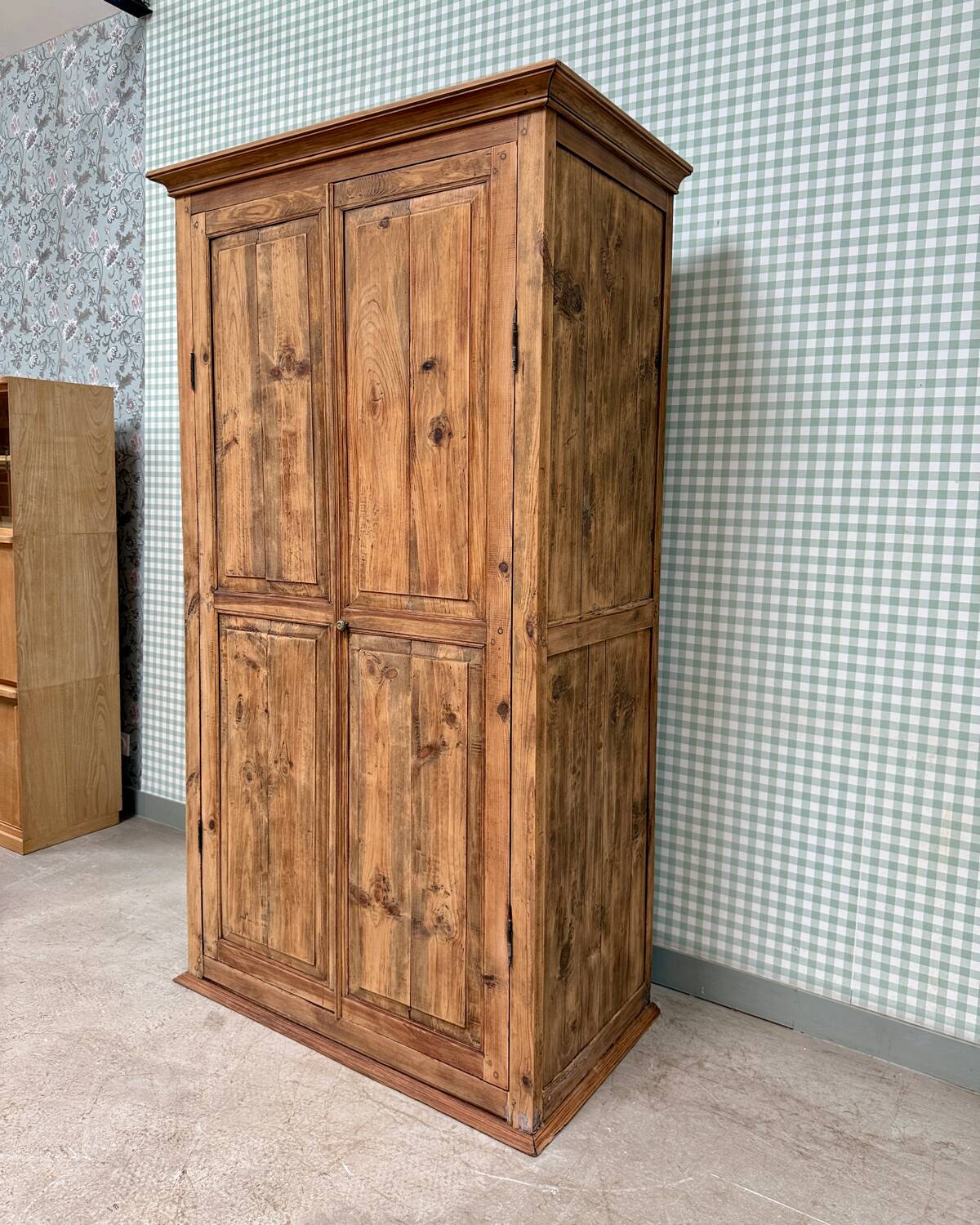 Large Parisian wardrobe with hanging space (renovated)