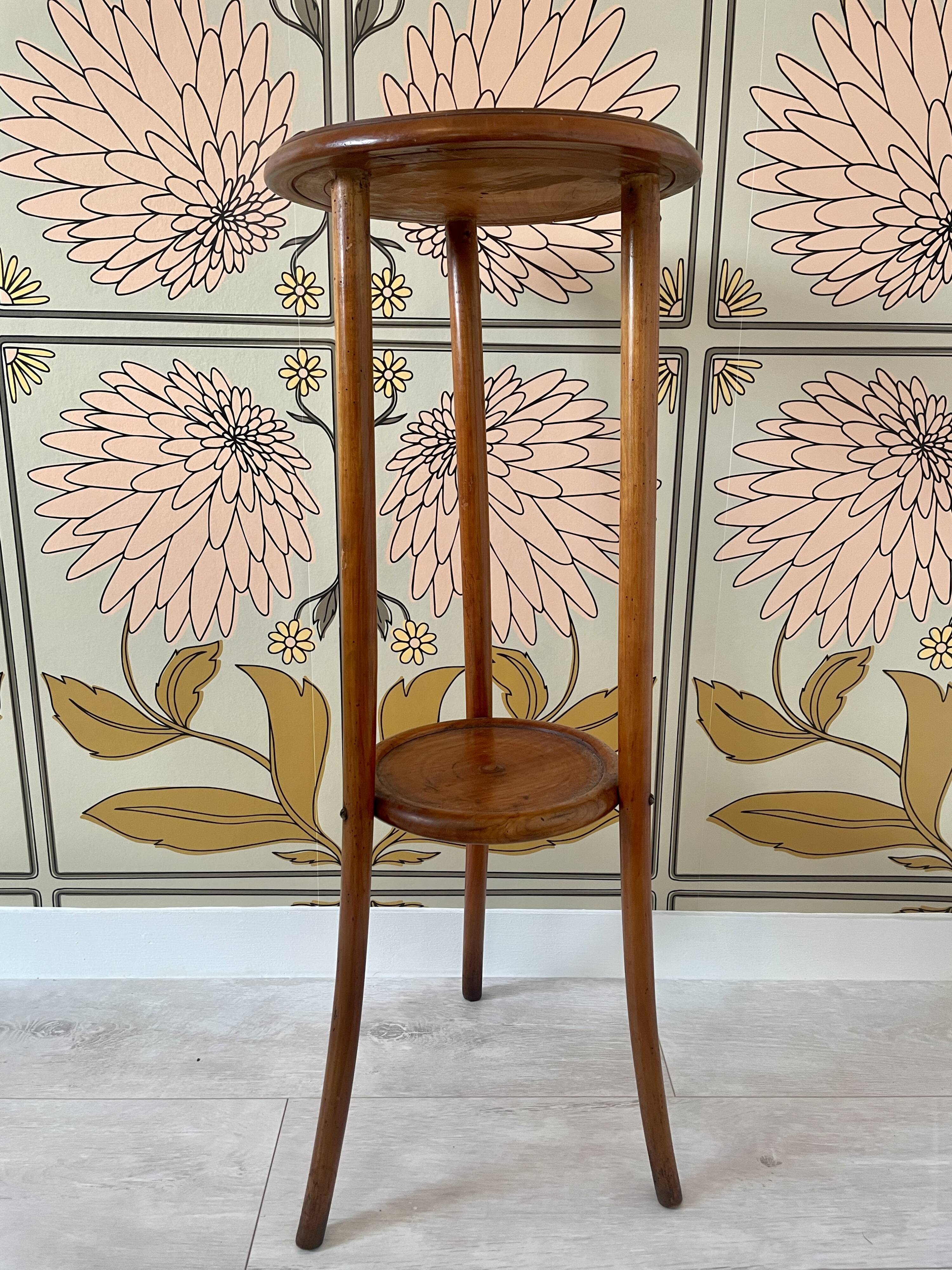 Wooden tripod saddle